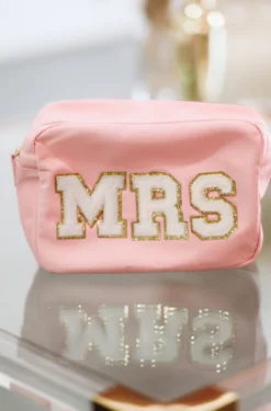 HAZEL & OLIVE NEW ARRIVALS Large Mrs. Travel Pouch - Pink